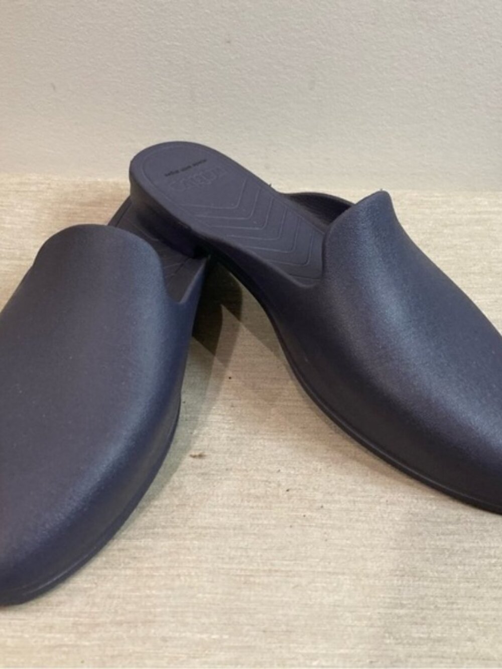 NATIVE Sz 9 Ara Bloom Slip on Almond Toe Mules in Purple Blue